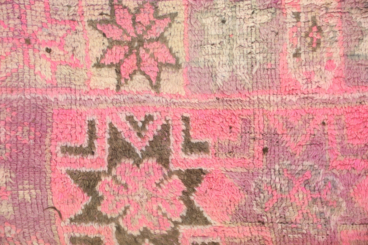 limovera Izuran Moroccan pouf
