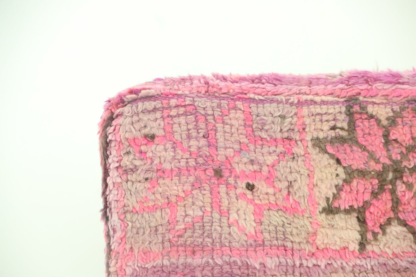 limovera Izuran Moroccan pouf