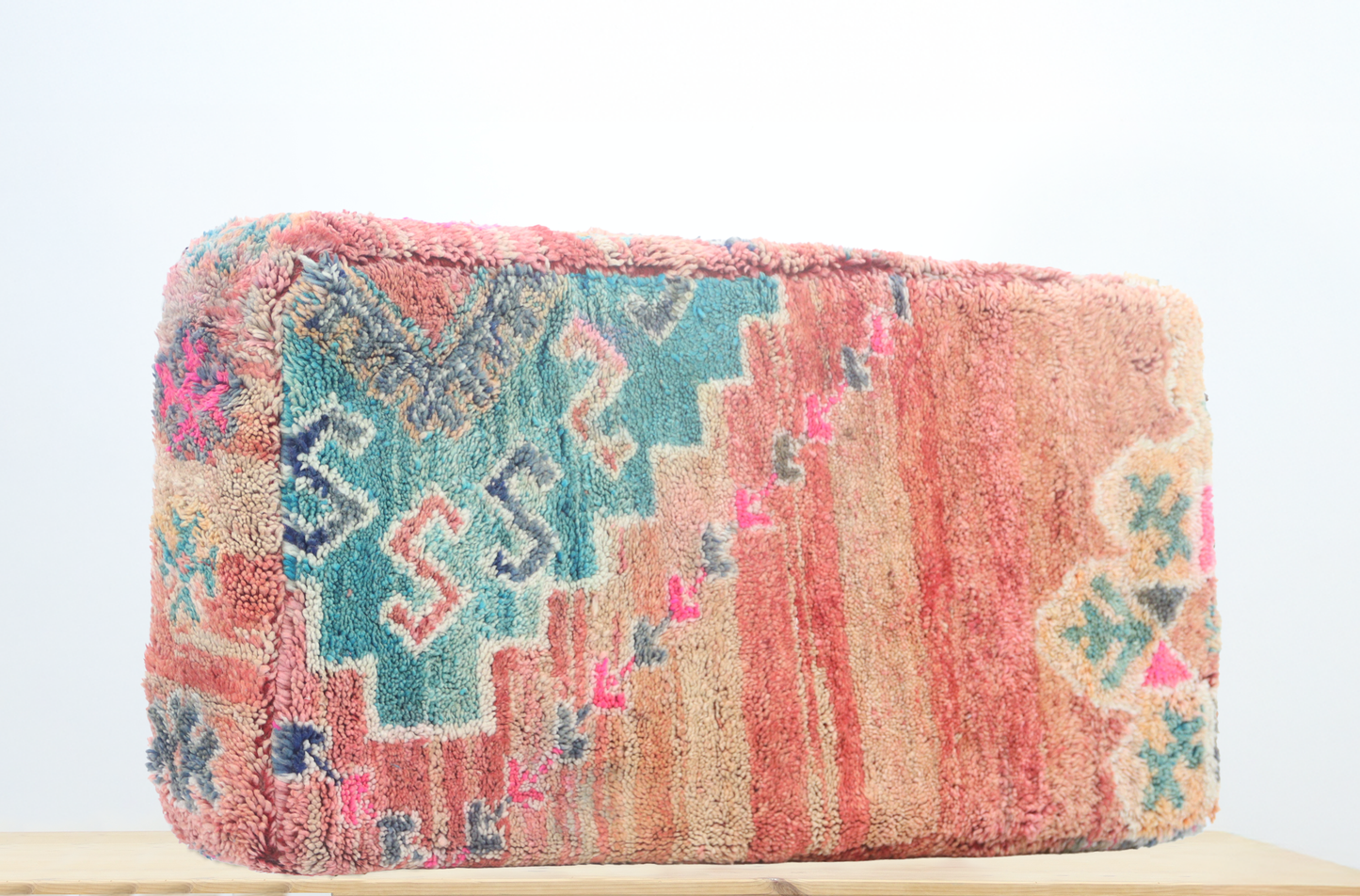 limovera Aylan Moroccan pouf