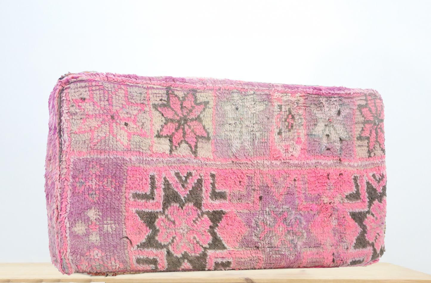 limovera Izuran Moroccan pouf